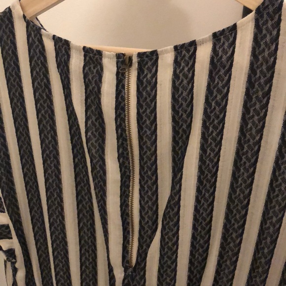 Universal Threads Romper - Picture 4 of 5